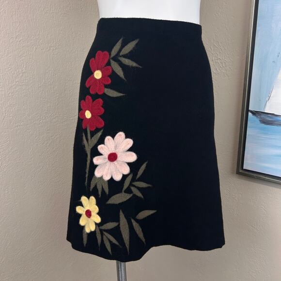 Aaeda Knit Skirt with flowers size med - Picture 1 of 5